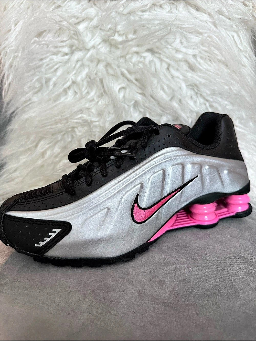 Nike Shox R4 Women's Black & Silver Sneakers US 6.5 NWT